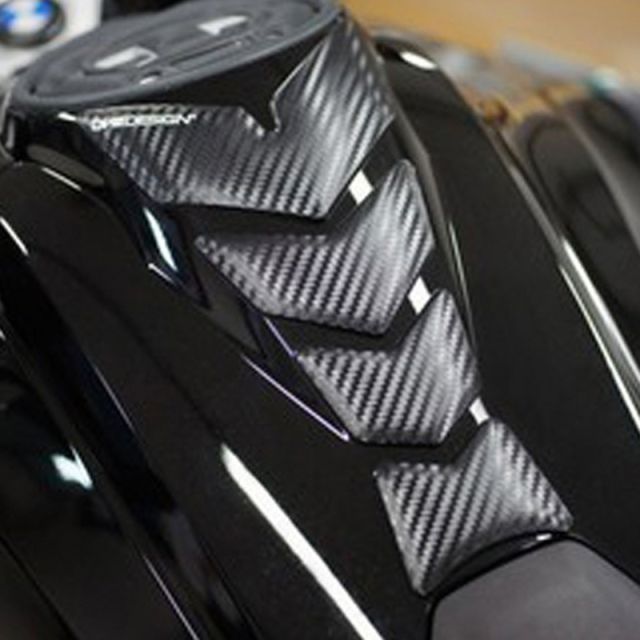 Protège réservoir moto PRINT CHEVRON Carbone